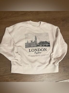 Abercrombie & Fitch White London Graphic Crewneck